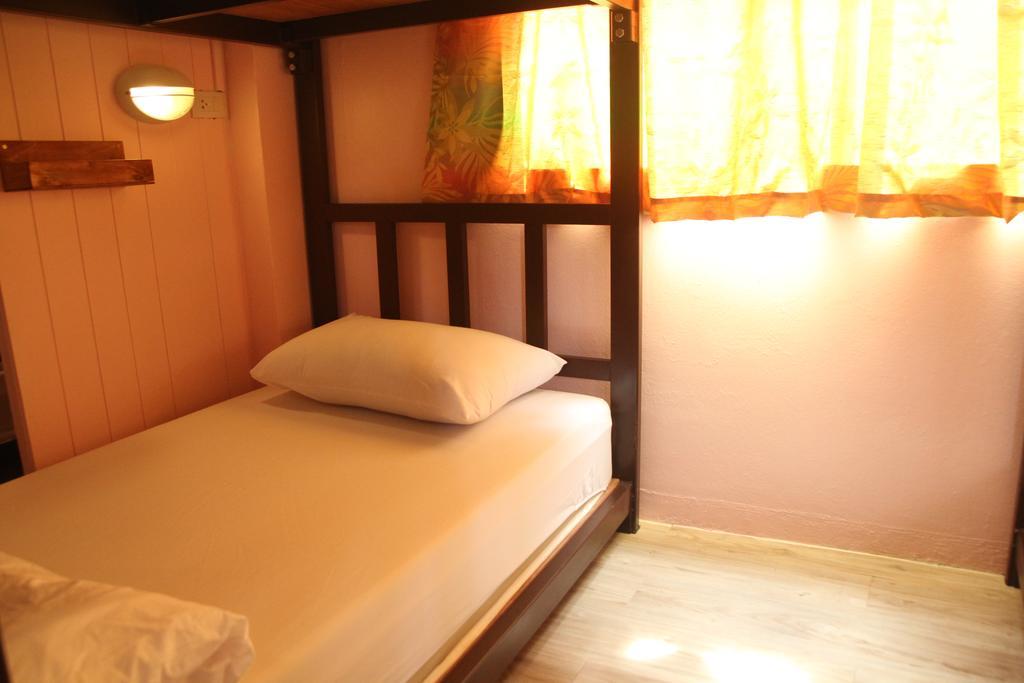 Khaosan Immjai Albergue Bangkok Habitación foto
